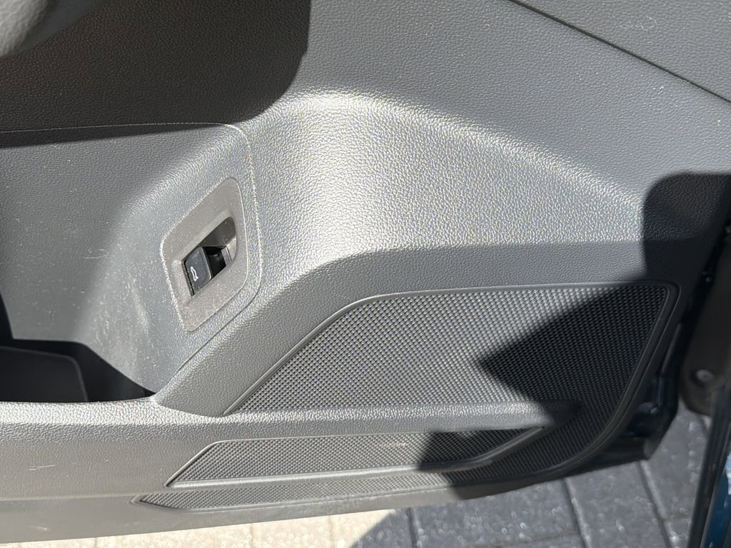 Used 2022 Volkswagen Atlas Cross Sport SEL R-Line image 20