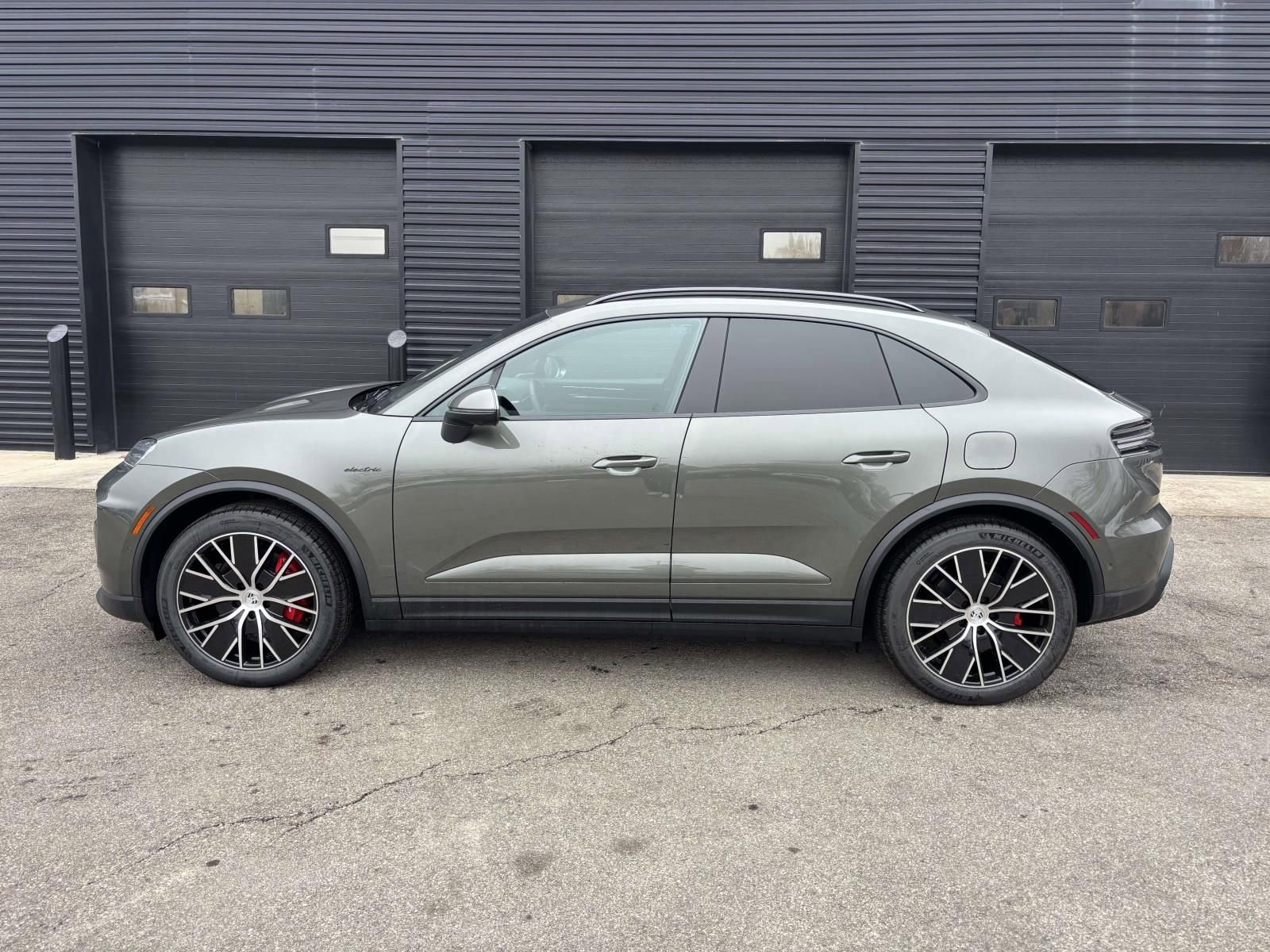 New 2026 Porsche Macan 4S Electric AWD/4WD image 2