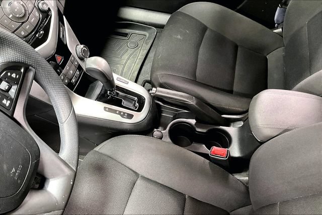Used 2015 Chevrolet Cruze LT FWD image 17