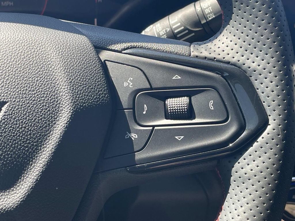 Used 2026 Chevrolet Trax RS w/ Sunroof Package FWD image 27