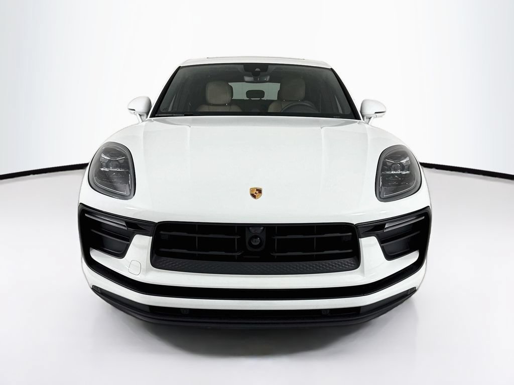 Certified 2025 Porsche Macan AWD/4WD image 6