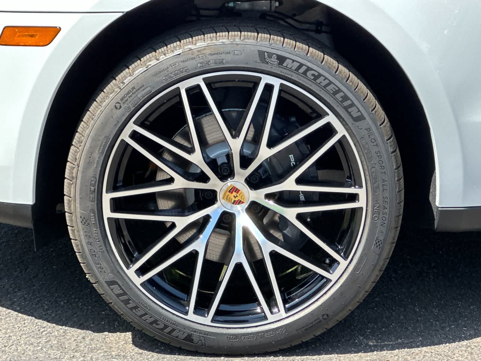 New 2026 Porsche Macan AWD/4WD image 31