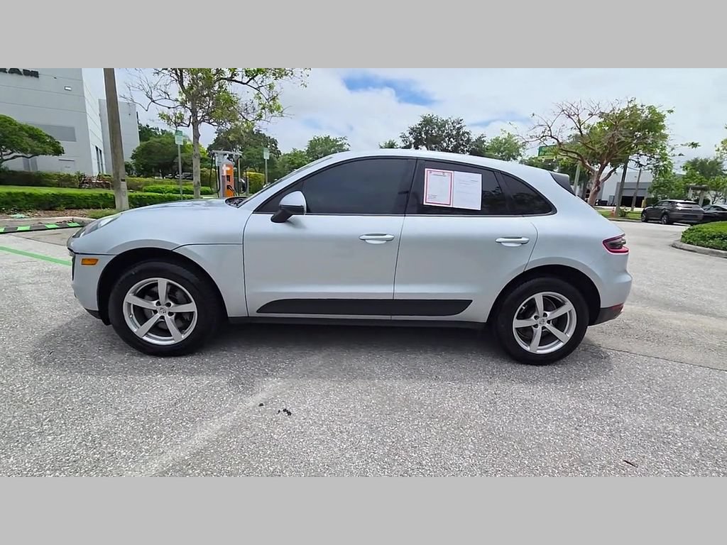Used 2018 Porsche Macan AWD/4WD image 46