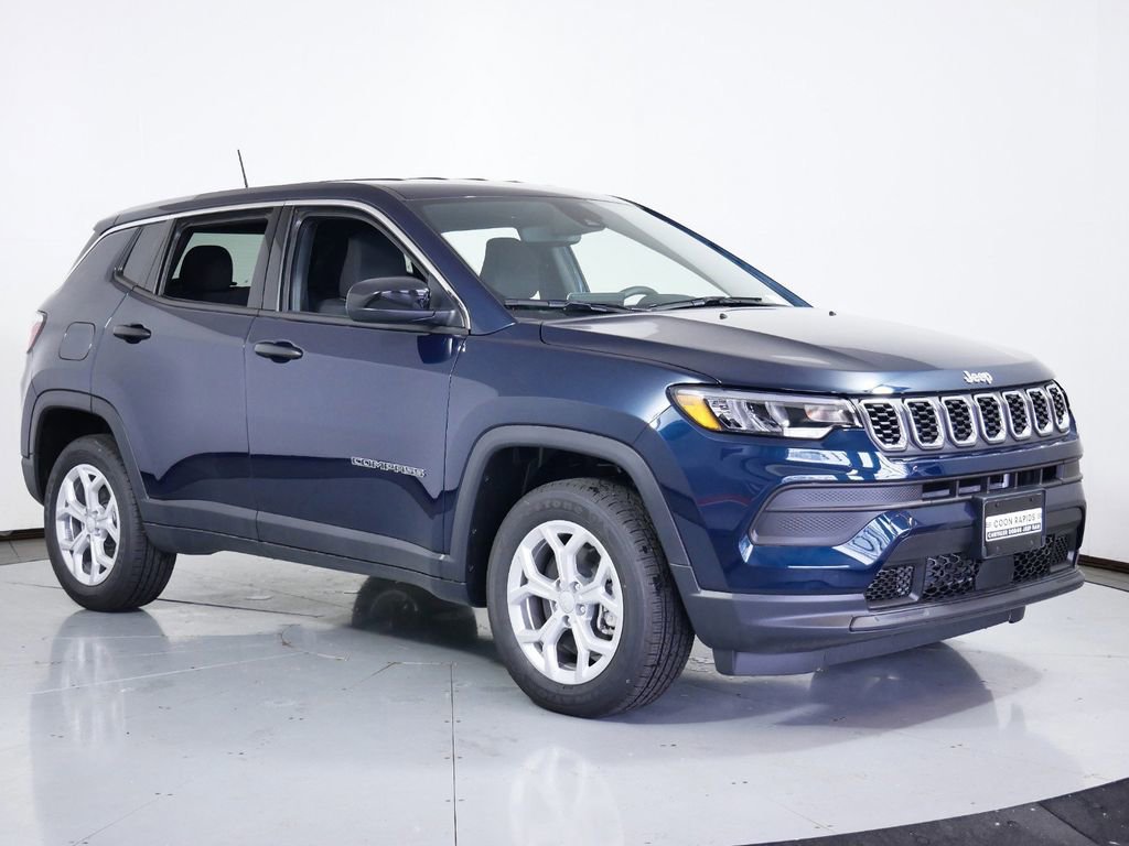 Used 2024 Jeep Compass Sport image 2