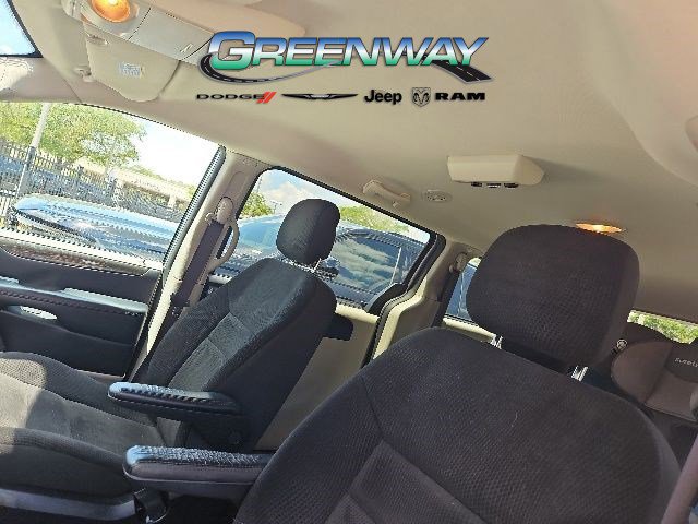 Used 2019 Dodge Grand Caravan SE w/ UConnect Hands-Free Group FWD image 16