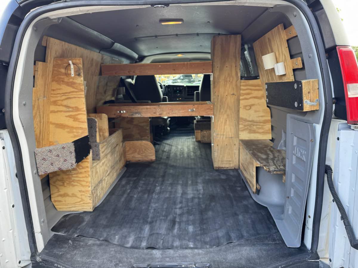 Used 2014 Chevrolet Express 1500 RWD image 33