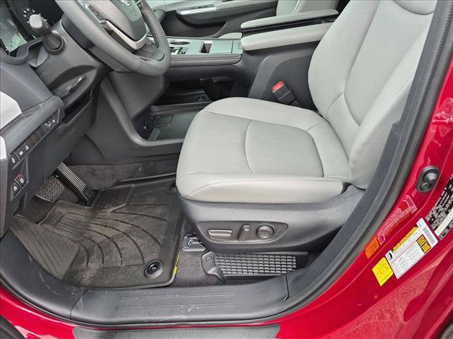 New 2026 Toyota Sienna XLE FWD image 4
