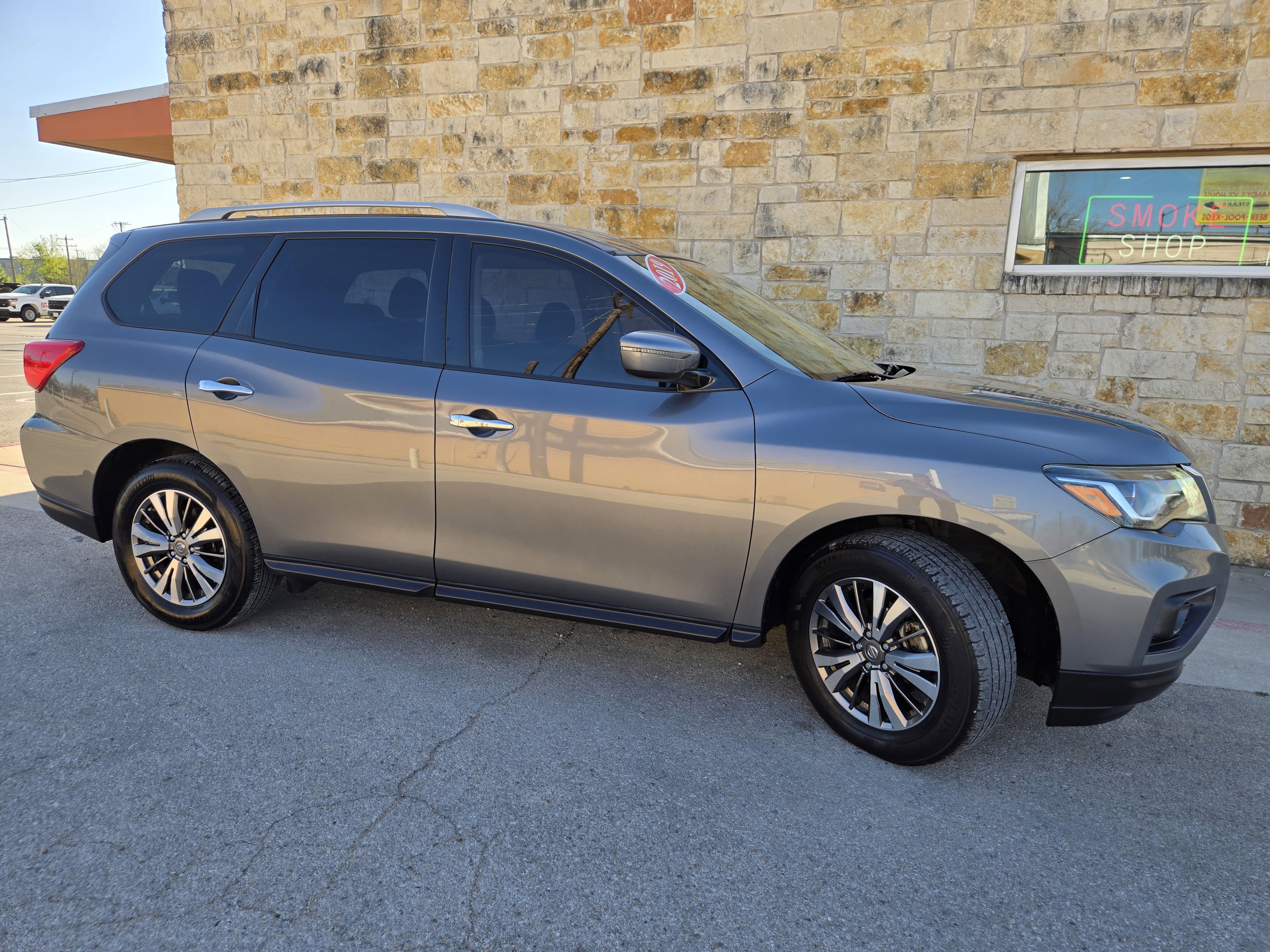 Used 2019 Nissan Pathfinder SV image 21