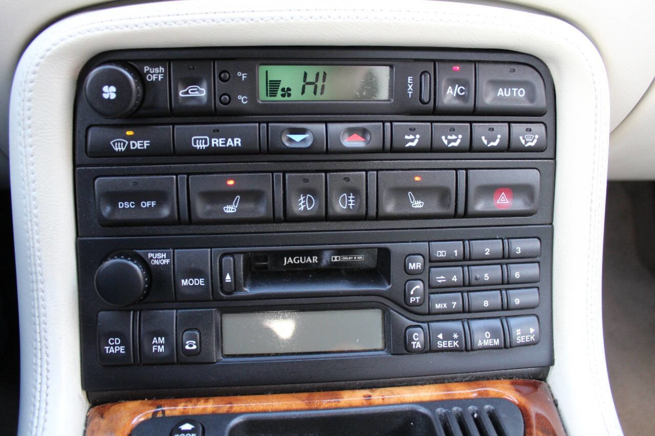 Used 2006 Jaguar XK8 Convertible image 11