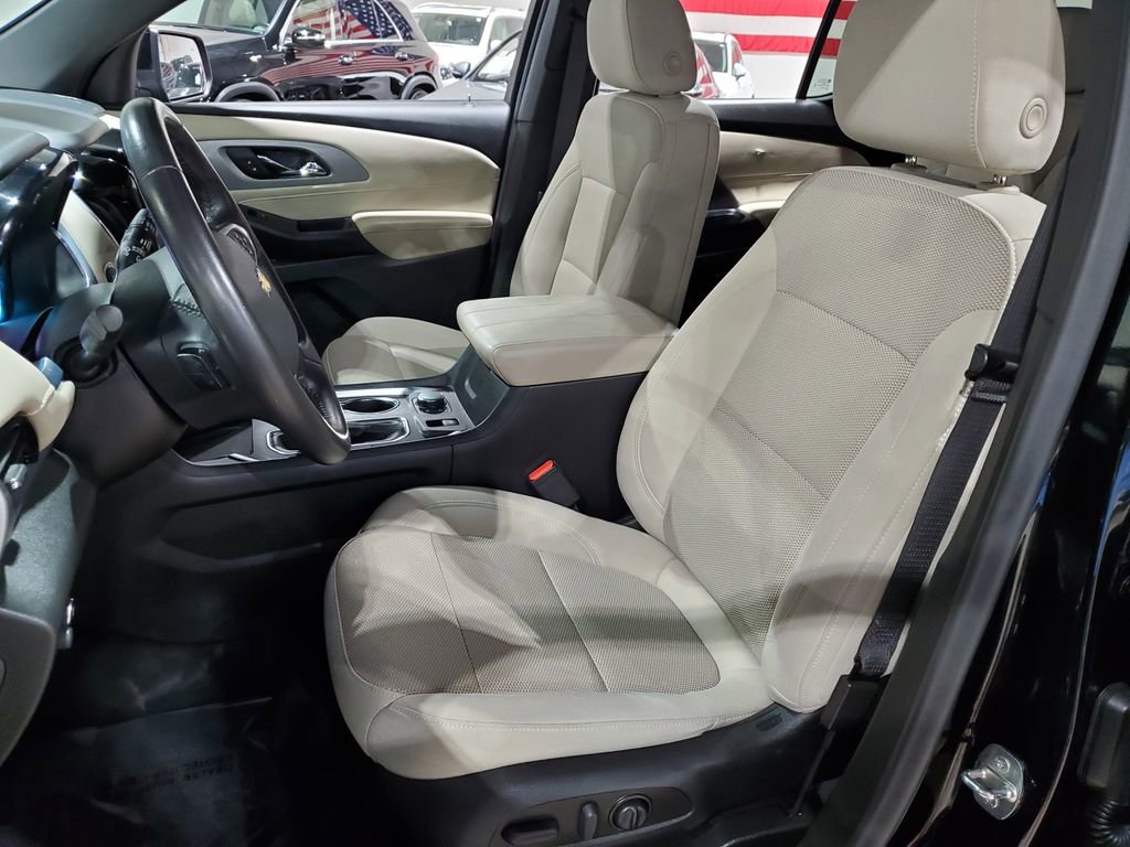 Used 2022 Chevrolet Traverse LT image 6