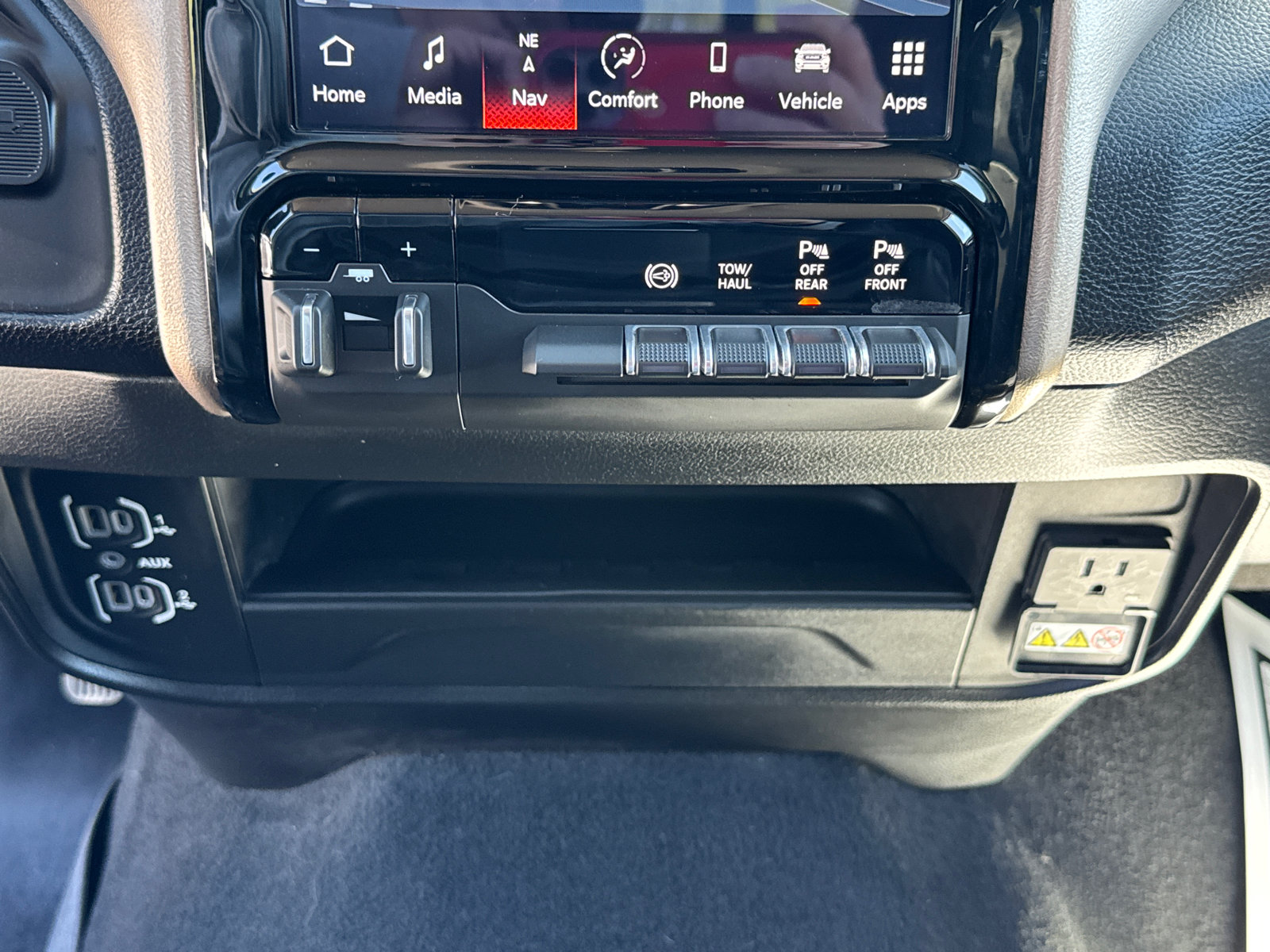 Used 2024 RAM 2500 Laramie w/ Safety Group AWD/4WD image 14