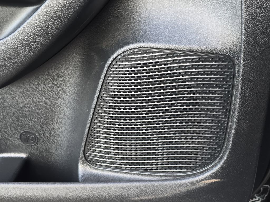 Used 2024 Chrysler Pacifica Touring FWD image 30