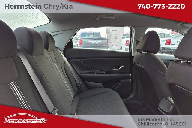 Used 2024 Hyundai Elantra SEL image 25