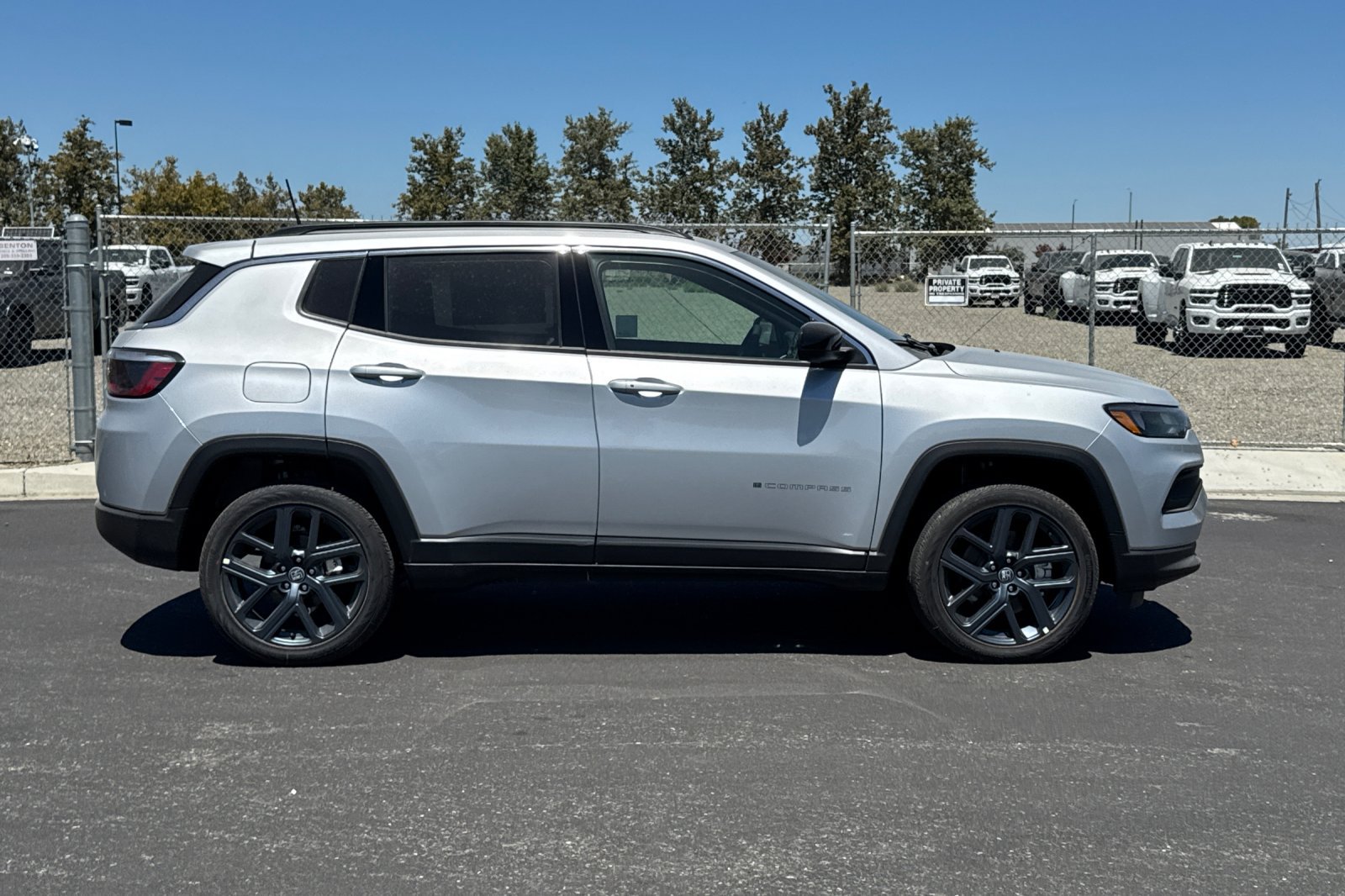 New 2026 Jeep Compass Latitude AWD/4WD image 2