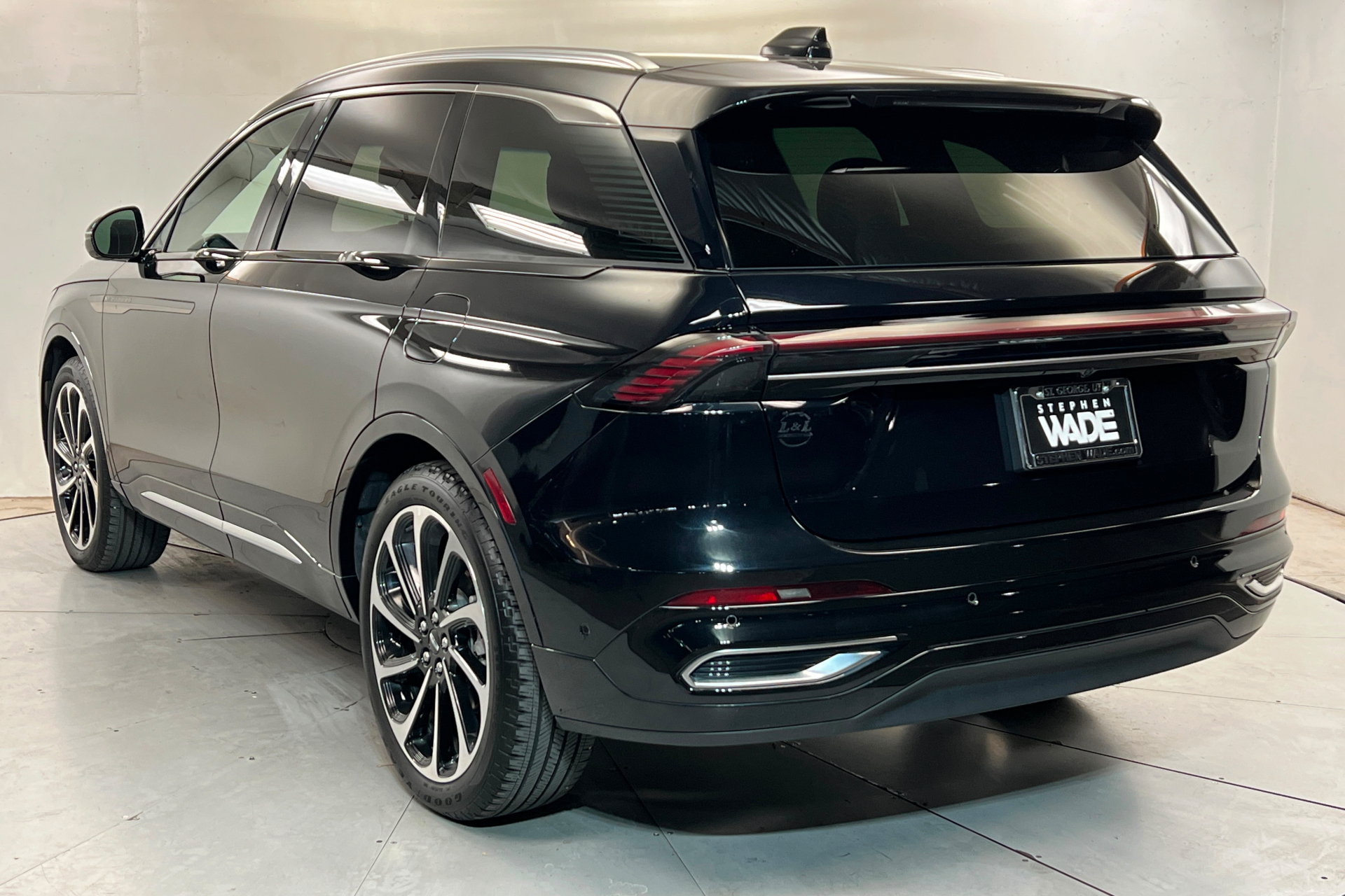 Used 2024 Lincoln Nautilus Black Label AWD/4WD image 3