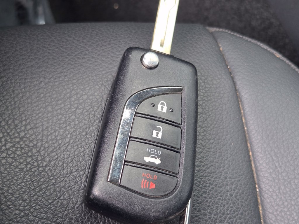 Used 2024 Toyota Camry SE w/ Cold Weather Package FWD image 33