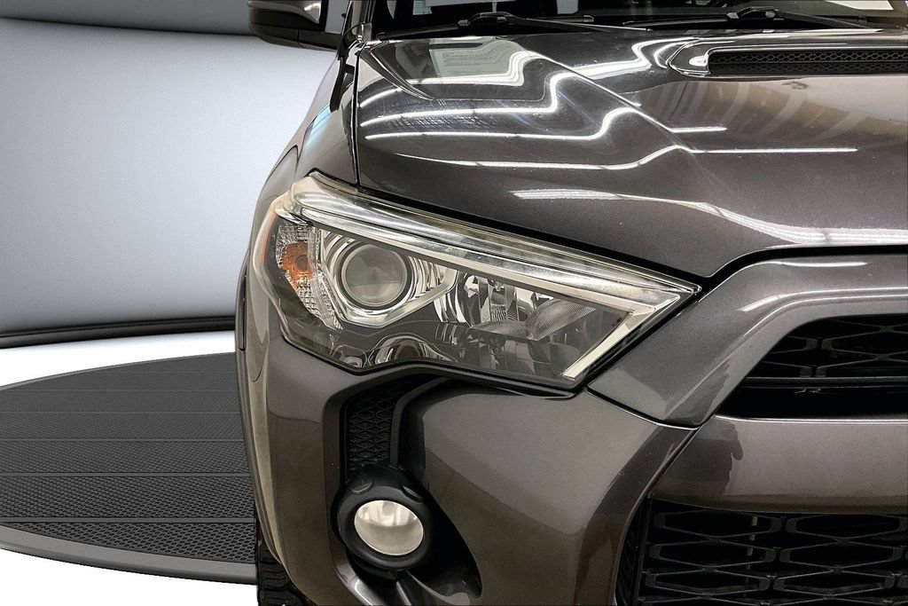 Used 2018 Toyota 4Runner TRD Off-Road AWD/4WD image 30