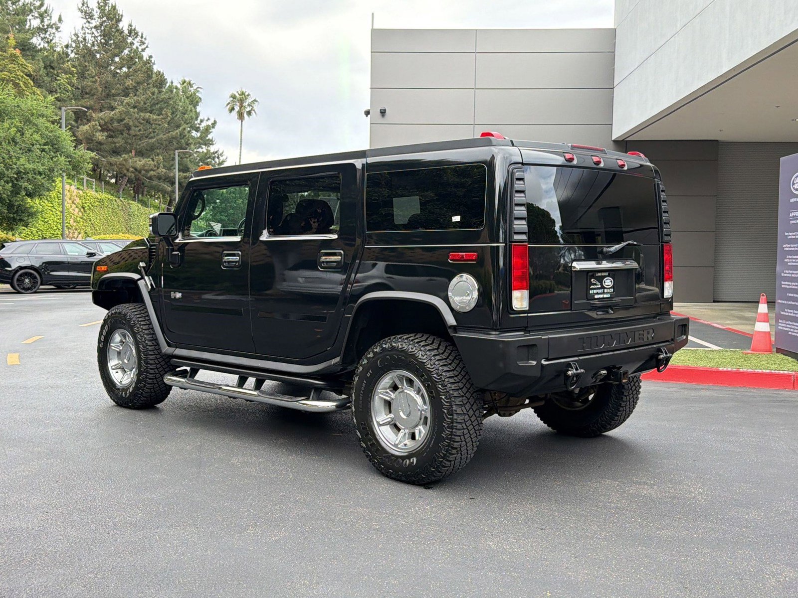 Used 2005 HUMMER H2 w/ Preferred Equipment Group image 3