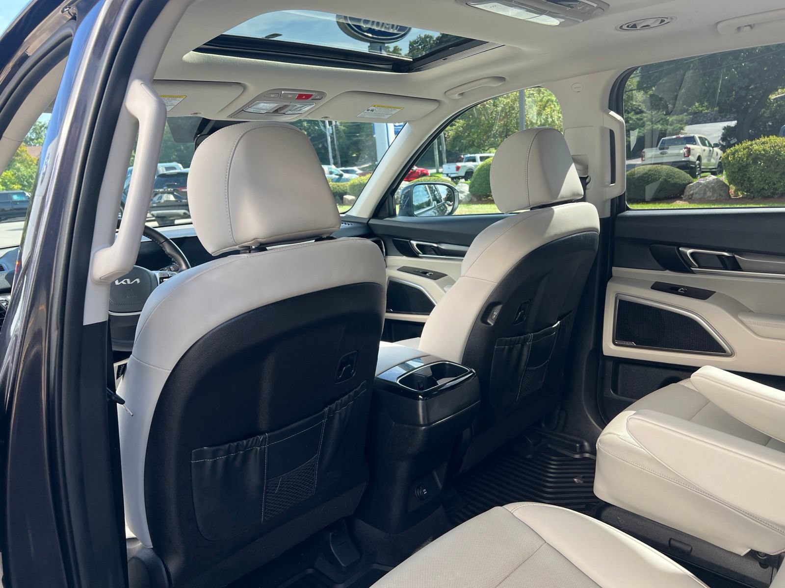 Used 2025 Kia Telluride S AWD/4WD image 17