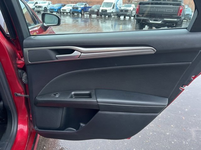 Used 2020 Ford Fusion SE image 12