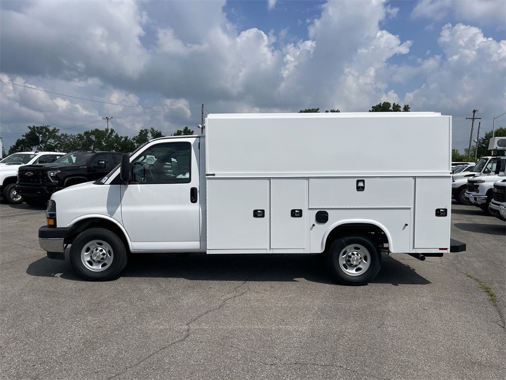 New 2025 Chevrolet Express 3500 w/ Power Convenience Package image 3