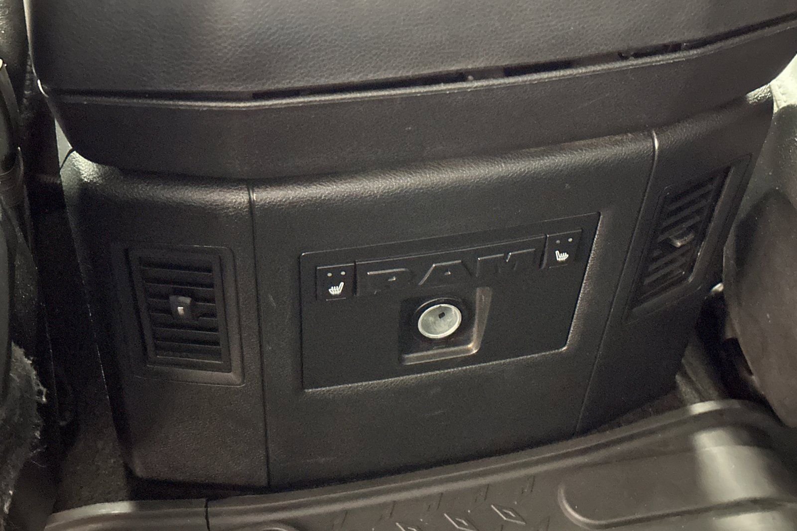 Used 2017 RAM 1500 Laramie w/ Convenience Group RWD image 14
