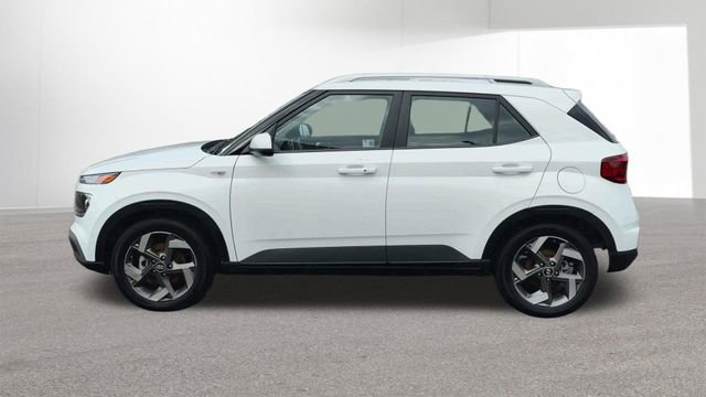 Used 2025 Hyundai Venue SEL image 5