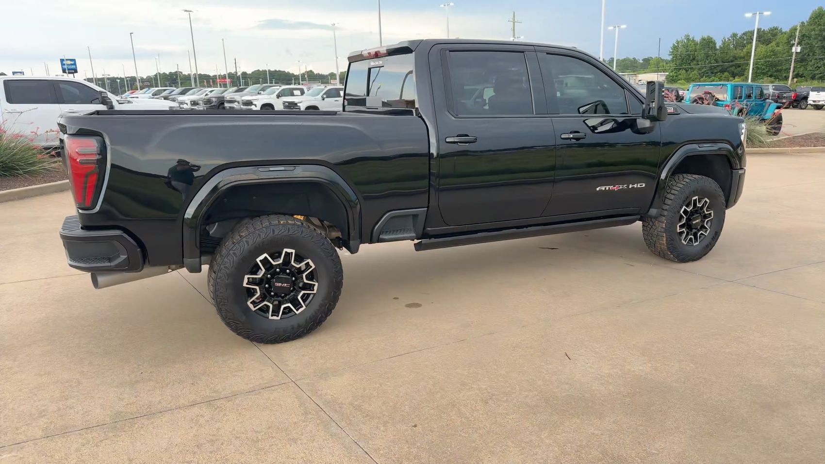 Used 2024 GMC Sierra 2500 AT4X AWD/4WD image 7