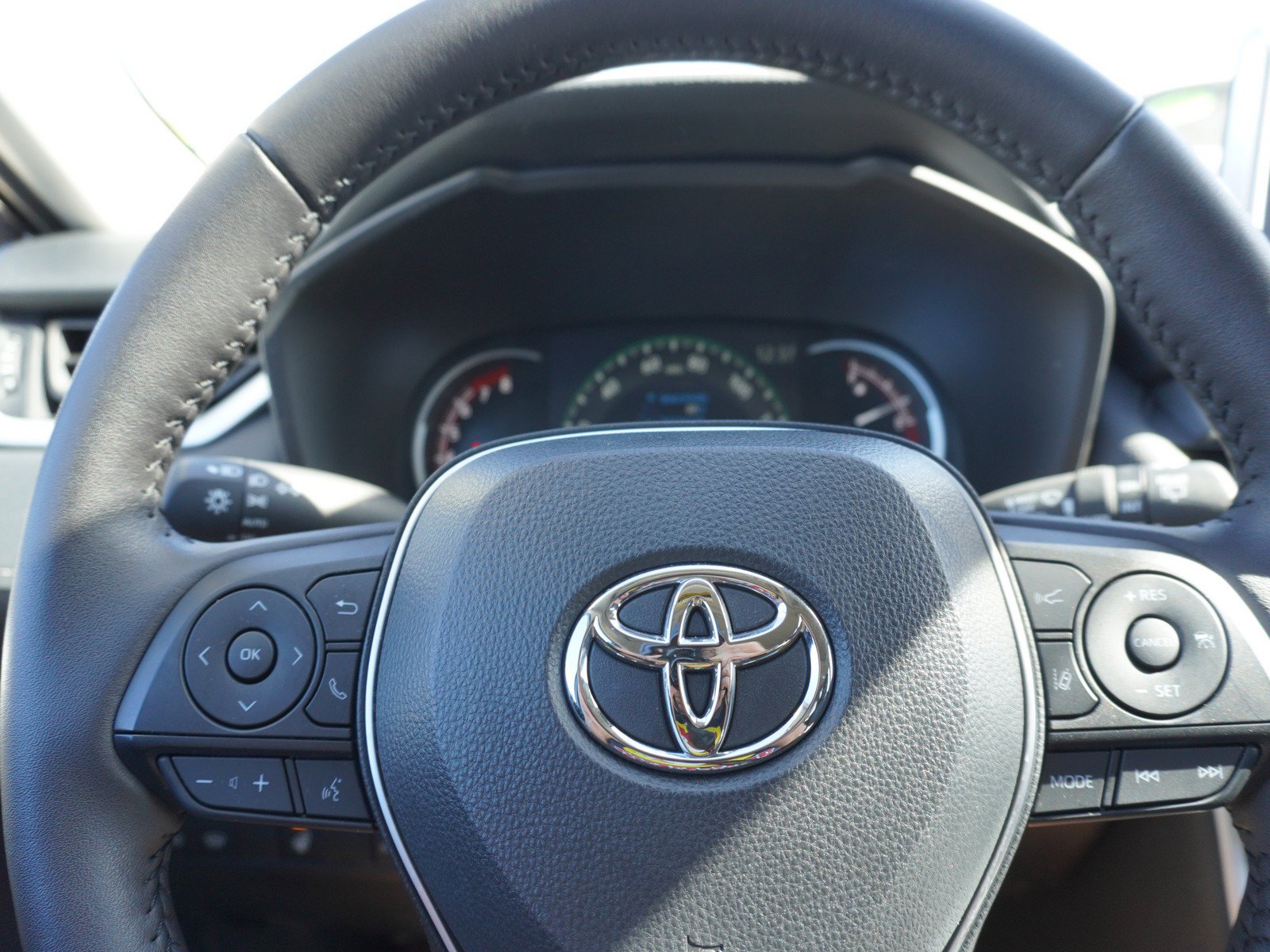 Used 2025 Toyota RAV4 XLE w/ Convenience Package AWD/4WD image 24