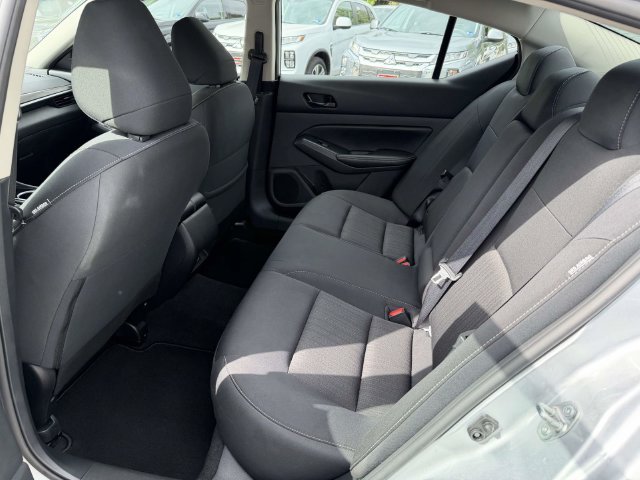Used 2024 Nissan Altima 2.5 SV FWD image 13