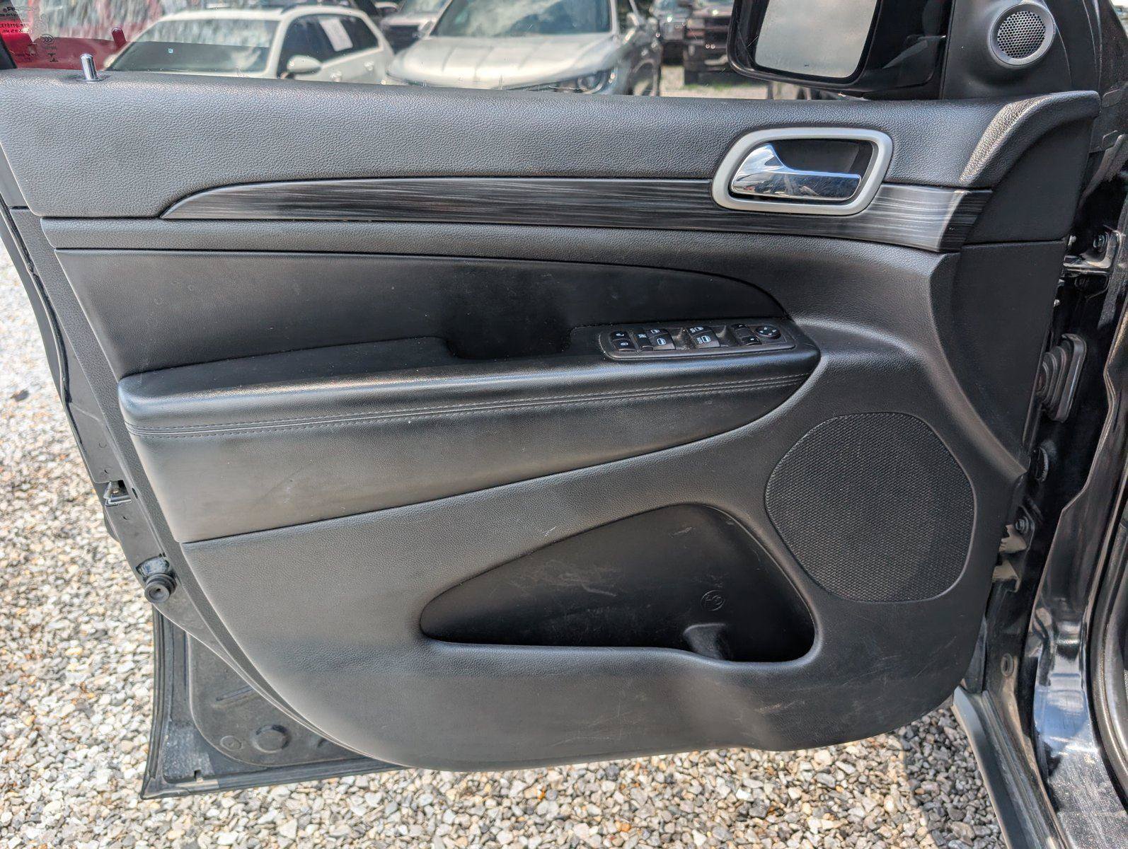 Used 2022 Jeep Grand Cherokee Laredo E RWD image 14