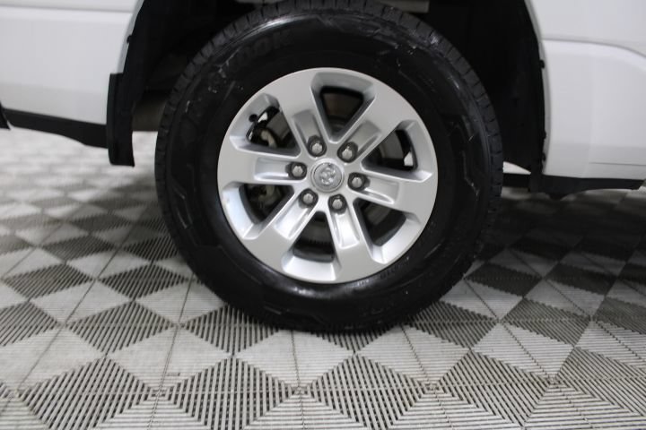 Used 2024 RAM 1500 Laramie AWD/4WD image 47