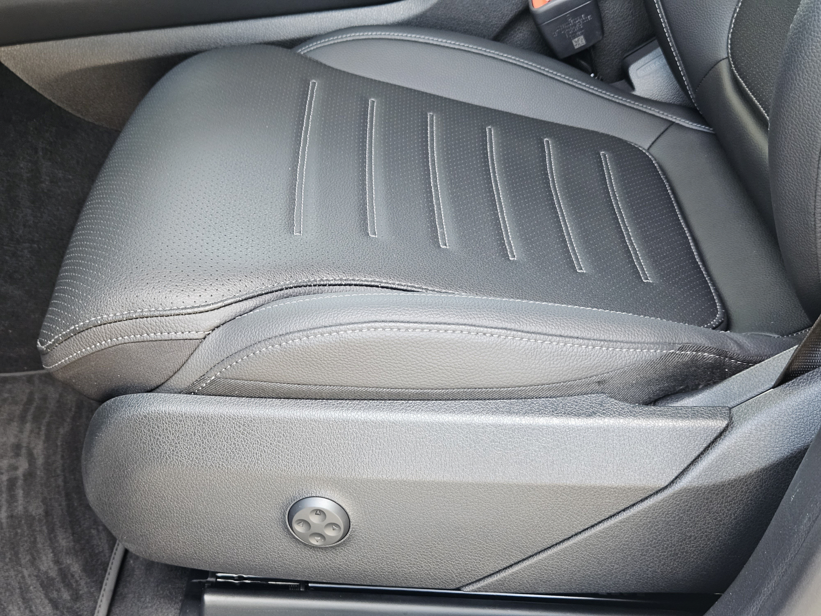 Certified 2025 Mercedes-Benz GLC 300 4MATIC image 14