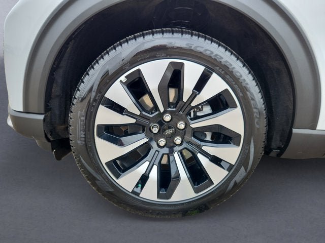 Used 2025 Ford Explorer Platinum w/ LUX Leather Package image 14