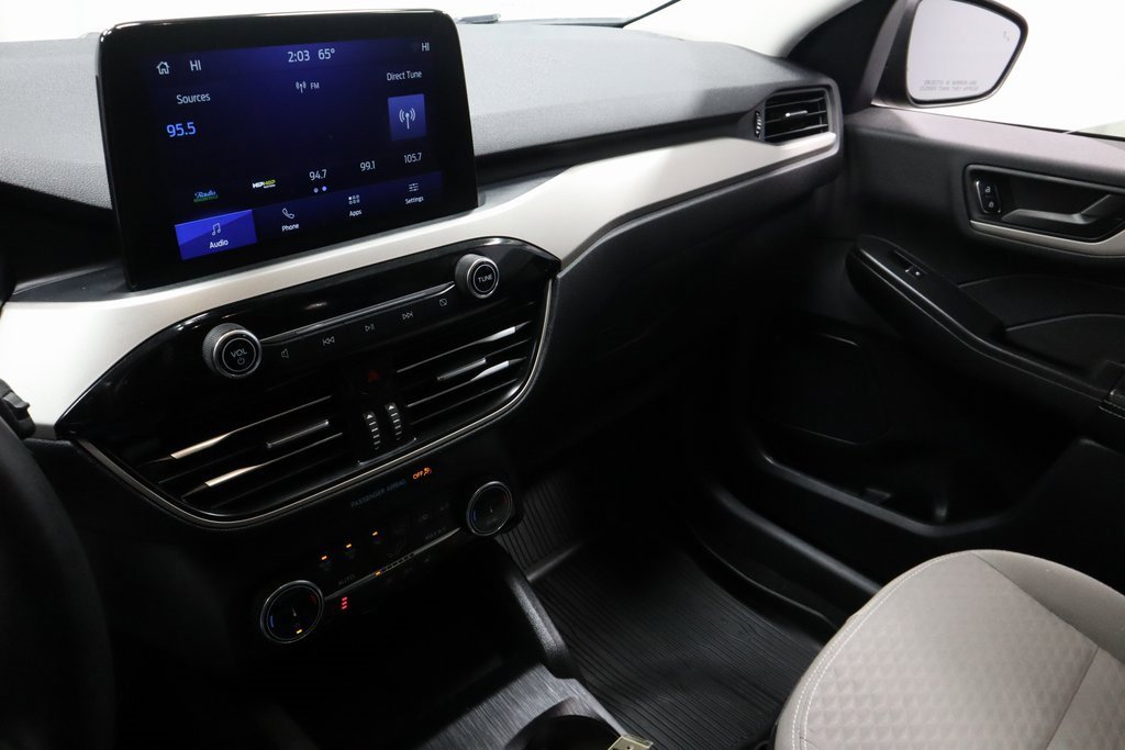 Certified 2022 Ford Escape SE w/ SE Sport Appearance Package image 34