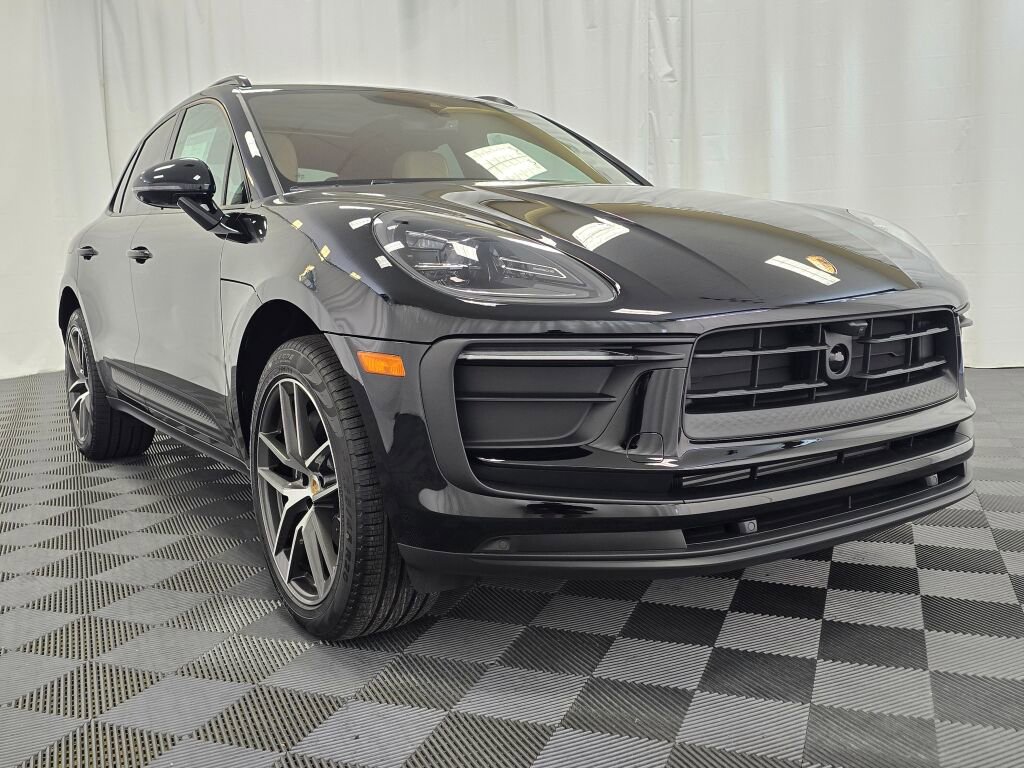 New 2025 Porsche Macan image 8
