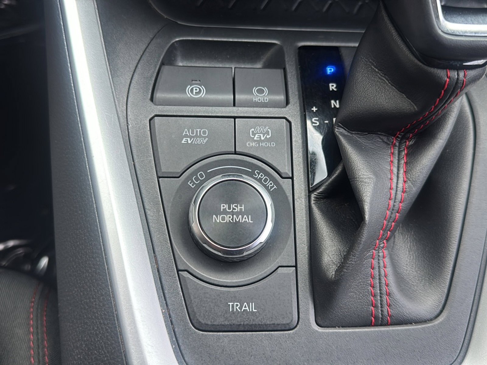 Used 2022 Toyota RAV4 SE w/ Weather & Moonroof Package AWD/4WD image 37