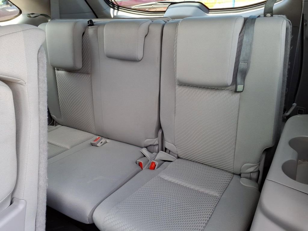 Used 2019 Toyota Highlander LE AWD/4WD image 6