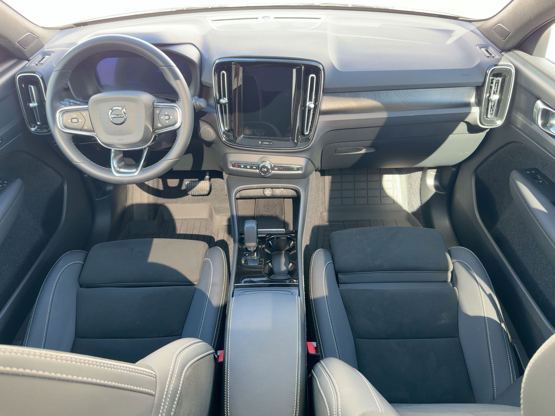 Used 2023 Volvo C40 P8 Recharge Plus image 14