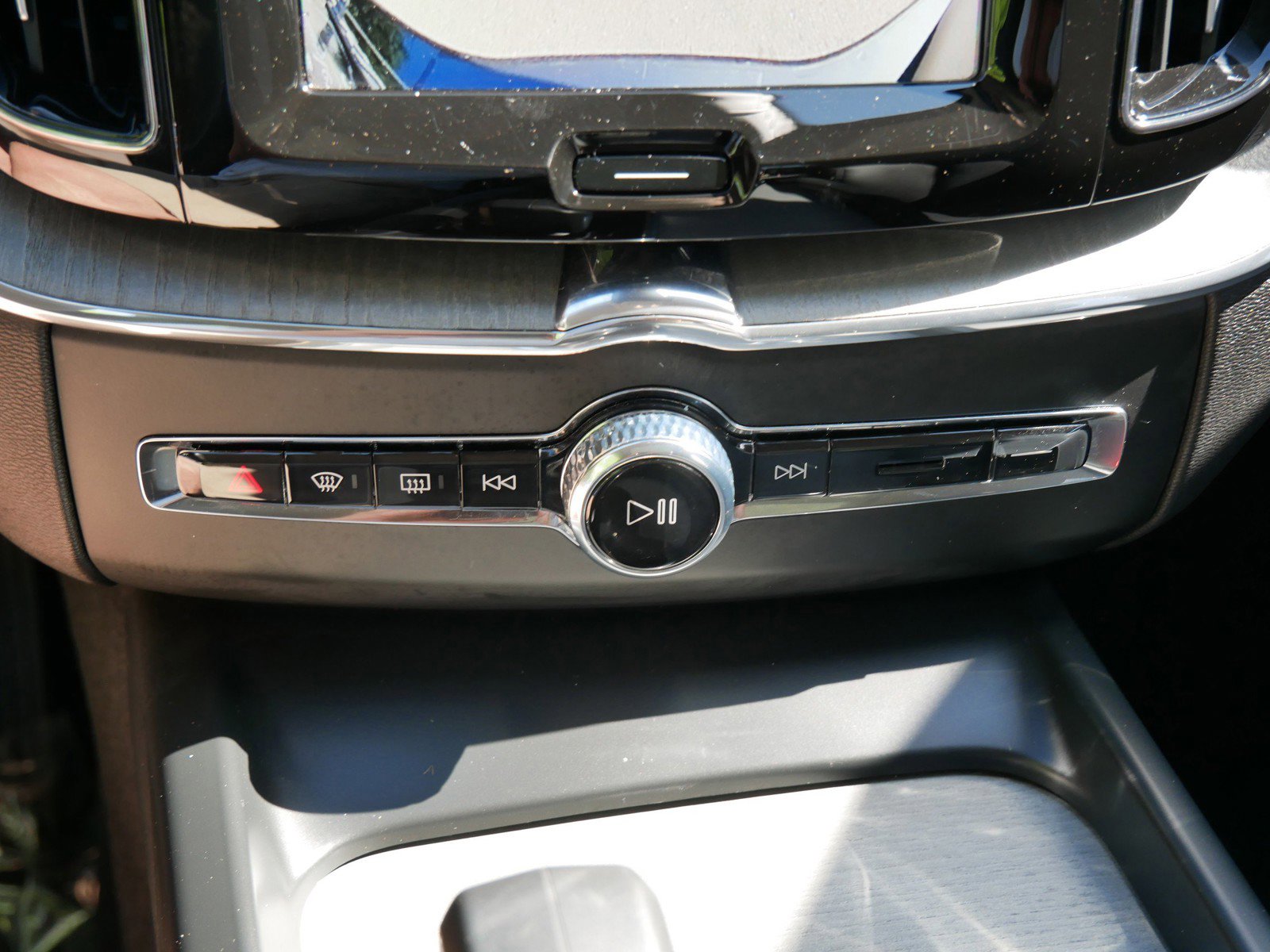 Certified 2025 Volvo XC60 B5 Plus AWD/4WD image 22