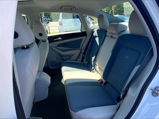 Used 2025 Volkswagen Jetta SE w/ Sunroof Package FWD image 23