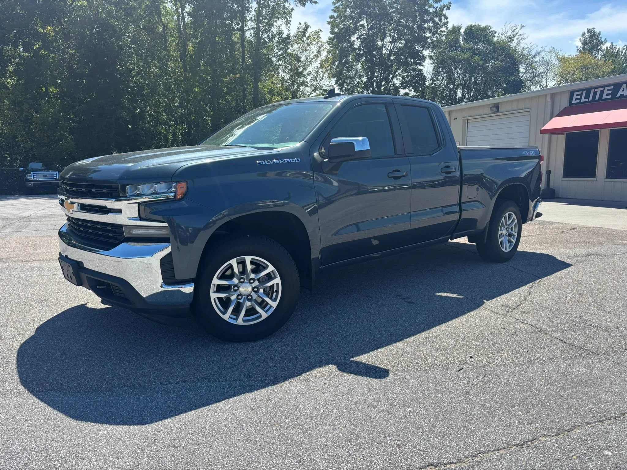 Used 2019 Chevrolet Silverado 1500 LT w/ All-Star Edition AWD/4WD image 3
