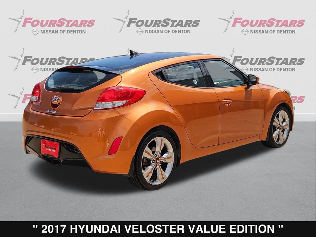 Used 2017 Hyundai Veloster Value Edition FWD image 4