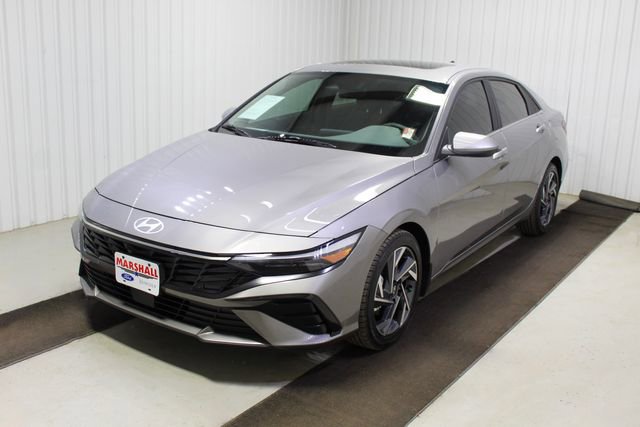Used 2024 Hyundai Elantra SEL w/ Convenience Package image 3