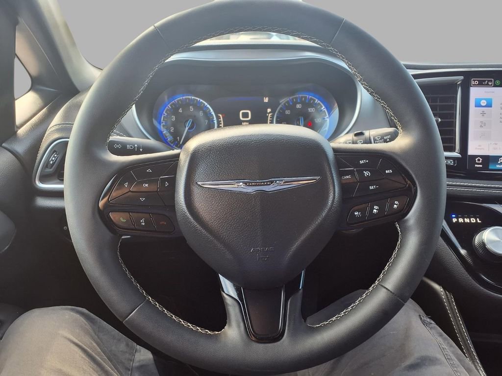 Certified 2025 Chrysler Pacifica Limited image 15