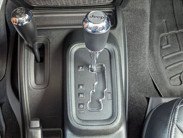 Used 2018 Jeep Wrangler Unlimited Sahara AWD/4WD image 11
