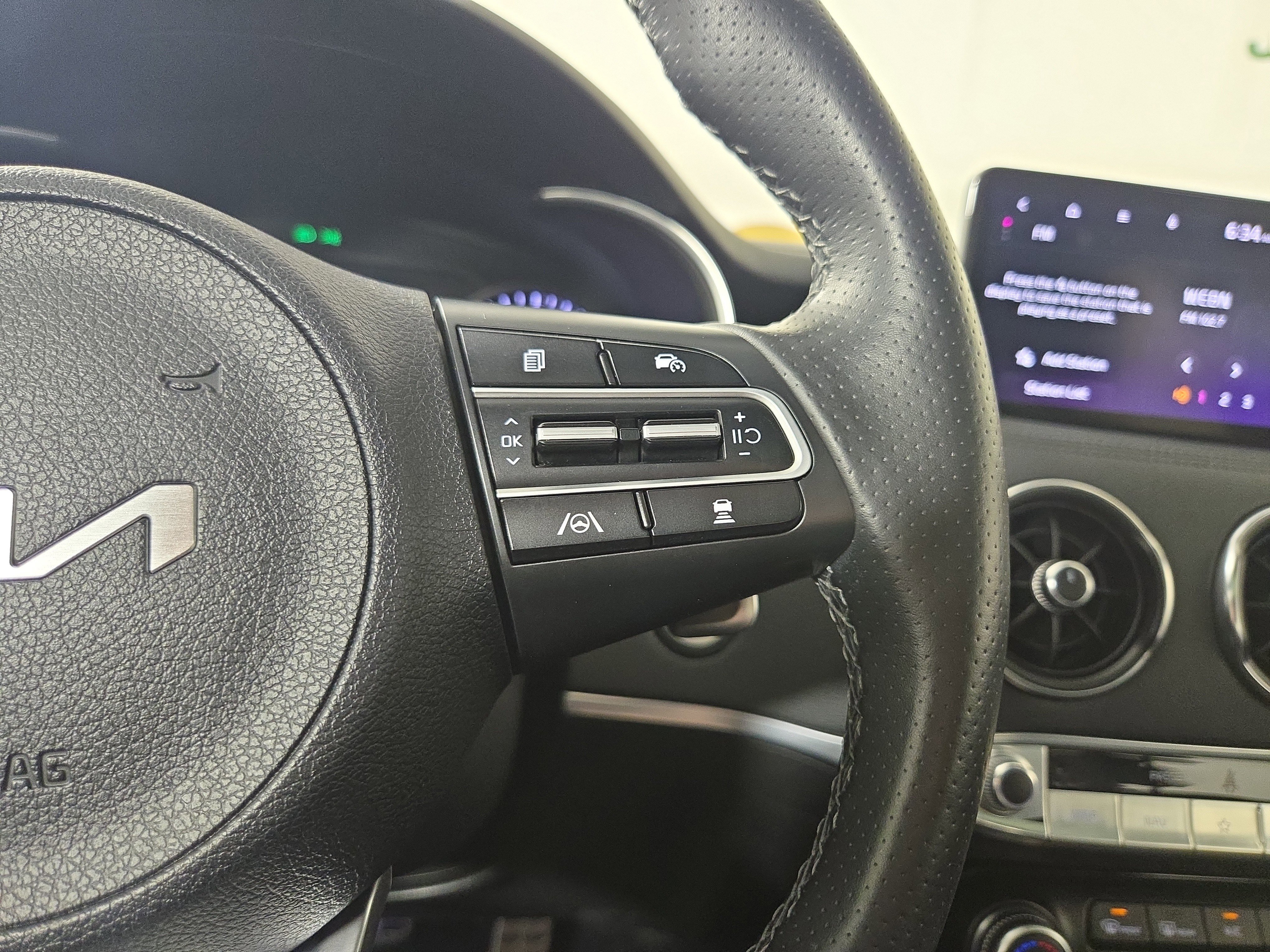 Used 2023 Kia Stinger GT-Line w/ Sun & Sound Package image 17