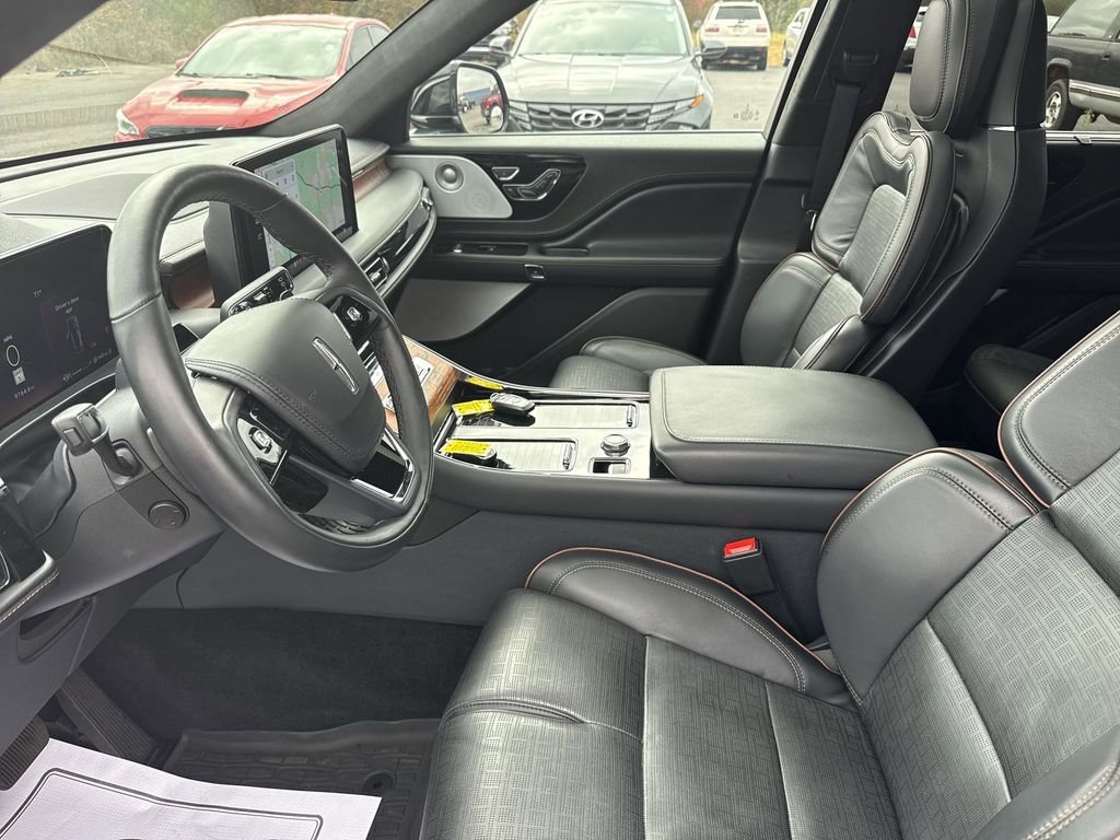 Used 2025 Lincoln Aviator Black Label image 26