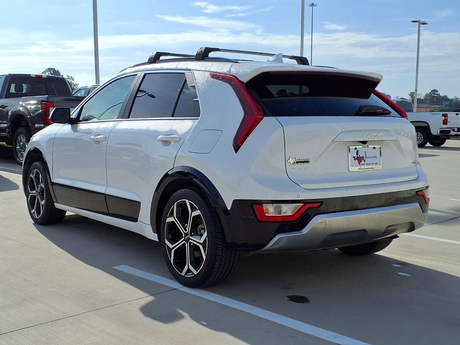 Used 2024 Kia Niro EX Touring FWD image 2