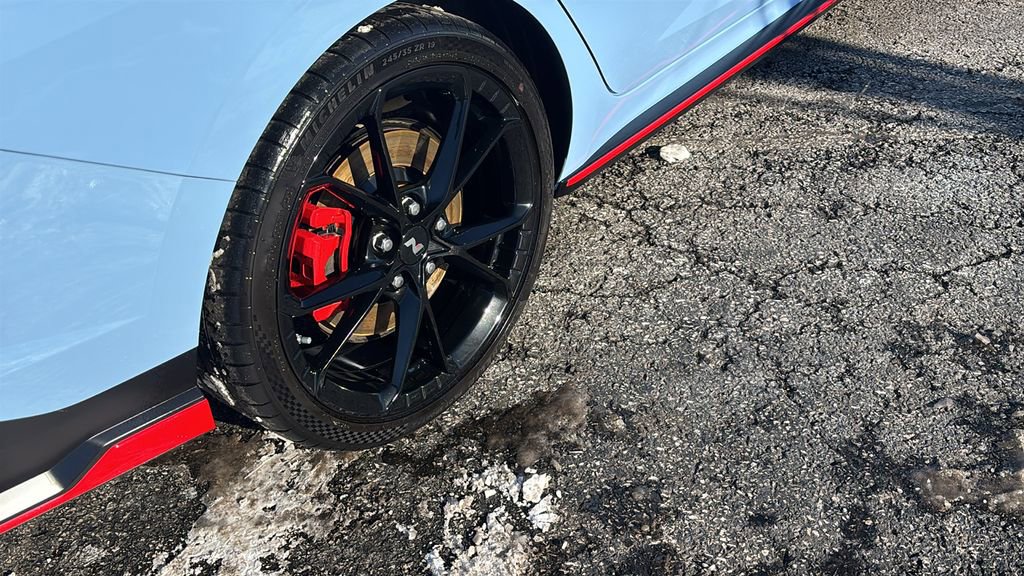 Used 2025 Hyundai Elantra N Base image 8